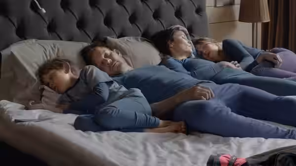 Tomas (Johannes Bah Kuhnke) and Ebba (Lisa Loven Kongsli) sleep in bed with their children