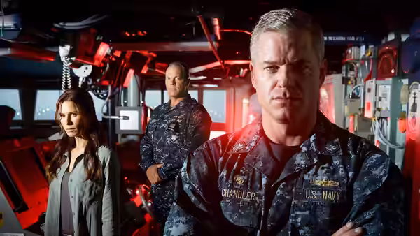 Tom Chandler (Eric Dane) stands on the bridge with officers in naval uniforms