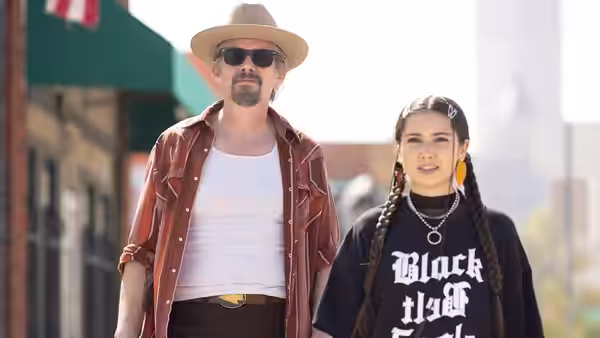 Lee Raybon (Ethan Hawke) stands beside a braided young woman on a city sidewalk
