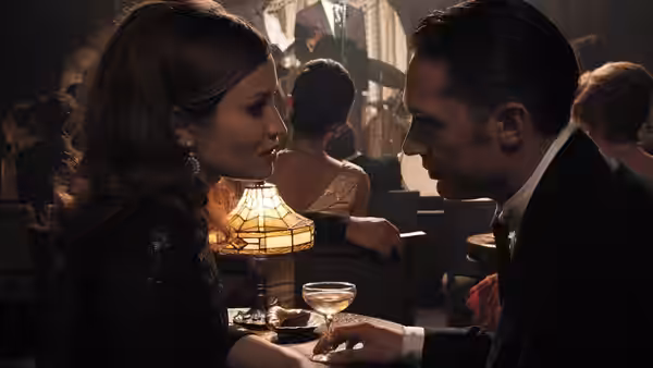 Reginald Kray (Tom Hardy) and Frances Shea (Emily Browning) sit together at a casino table