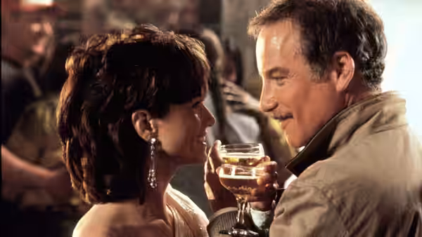 Pete Sandich (Richard Dreyfuss) raises a glass with Dorinda Durston (Holly Hunter)