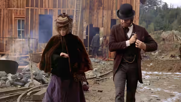 Constance Miller (Julie Christie) and John McCabe (Warren Beatty) walking by a wooden building