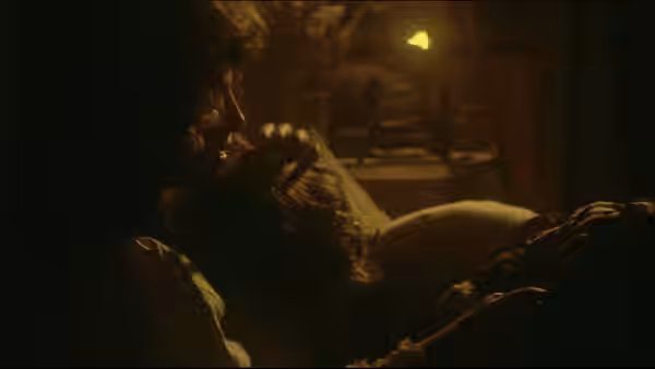 John McCabe (Warren Beatty) and Constance Miller (Julie Christie) embracing in a dark room