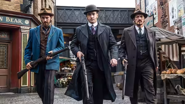 Edmund Reid (Matthew Macfadyen), Homer Jackson (Adam Rothenberg) and Bennet Drake (Jerome Flynn) walk armed through a street
