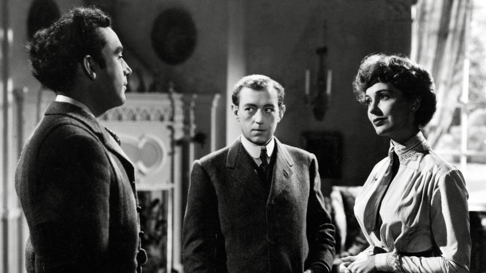 Kind Hearts and Coronets, still 1