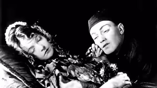 Cheng Huan (Richard Barthelmess) cradles Lucy Burrows (Lillian Gish) in his arms