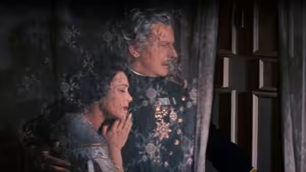 Lola Montes (Martine Carol) and Ludwig I (Anton Walbrook) stand behind patterned glass