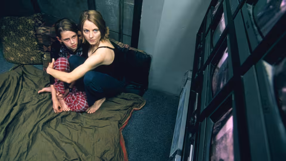 Meg Altman (Jodie Foster) holds Sarah (Kristen Stewart) close on a bed