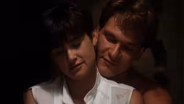 Molly Jensen (Demi Moore) and Sam Wheat (Patrick Swayze) embracing closely with eyes closed