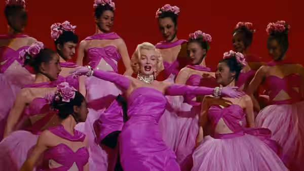Lorelei Lee (Marilyn Monroe) dances among chorus girls in matching gowns