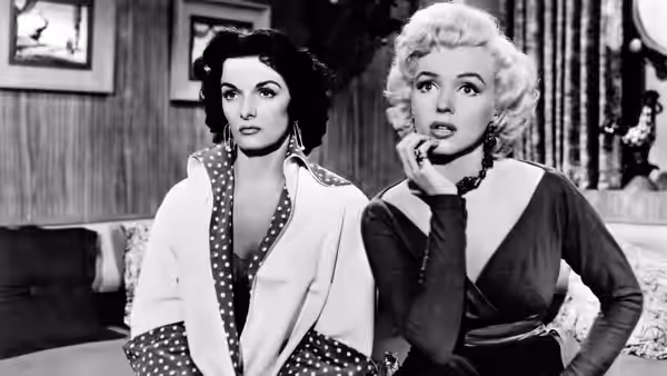 Dorothy Shaw (Jane Russell) and Lorelei Lee (Marilyn Monroe) stand together indoors