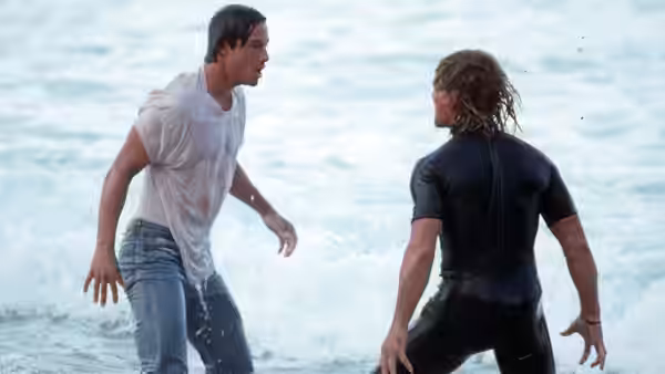Johnny Utah (Keanu Reeves) facing Bodhi (Patrick Swayze) in the ocean waves