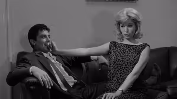Vittoria (Monica Vitti) sits beside Riccardo (Francisco Rabal), resting her arm across his shoulder