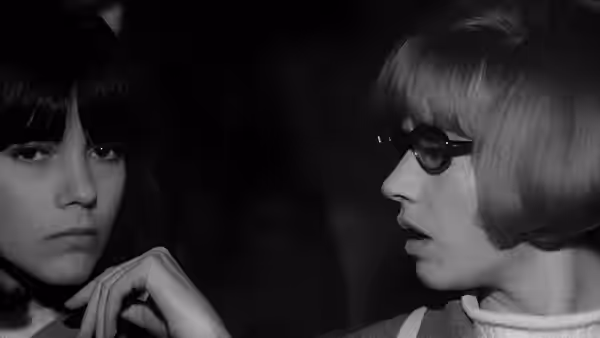 Madeleine Zimmer (Chantal Goya) and a woman in dark glasses sit facing each other