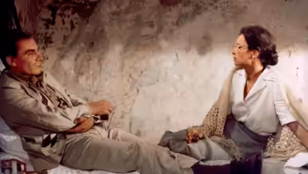 Carlo Levi (Gian Maria Volonté) reclines beside a woman in a white blouse