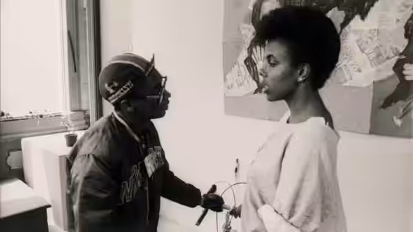 Mars Blackmon (Spike Lee) gestures toward Nola Darling (Tracy Camilla Johns) in an art studio