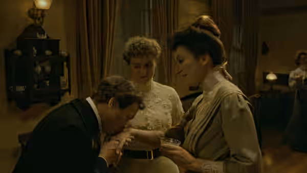 Gabriel Conroy (Donal McCann) kisses a woman's hand as two women watch