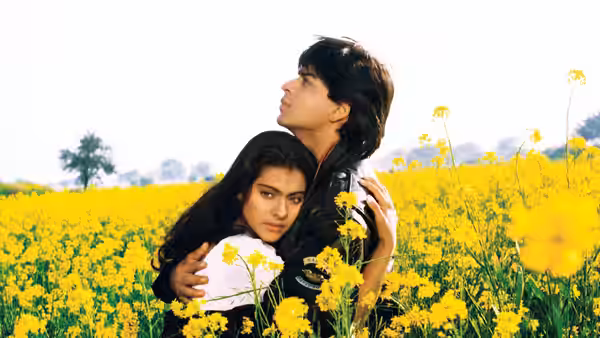 Raj Malhotra (Shah Rukh Khan) embraces Simran Singh (Kajol) in a mustard field