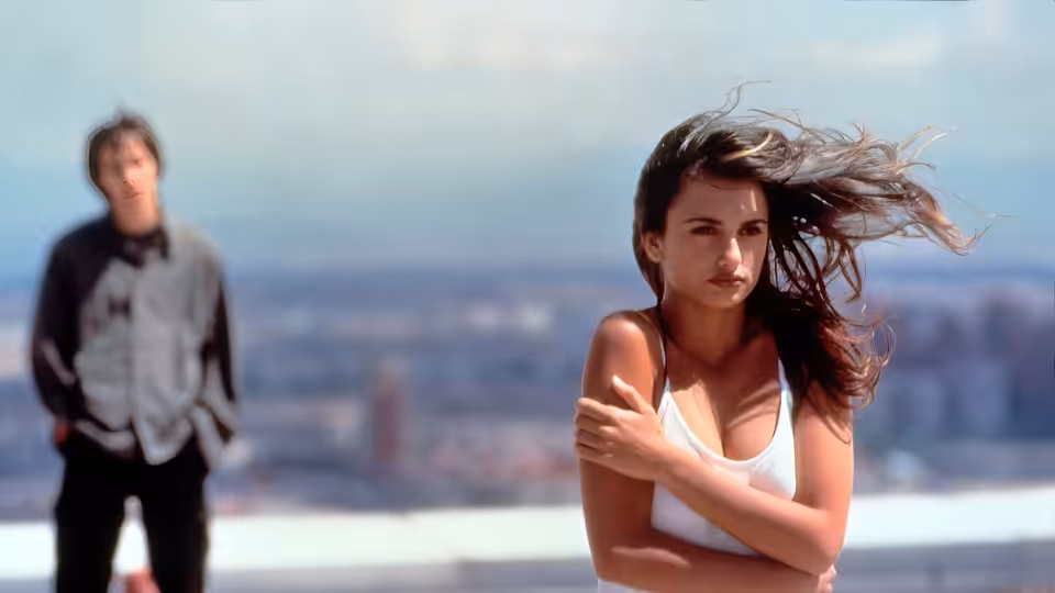 Sofía (Penélope Cruz) stands on a rooftop as César watches behind her