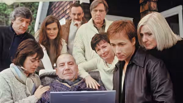 Rémy (Rémy Girard) rests among family and friends gathered around a laptop