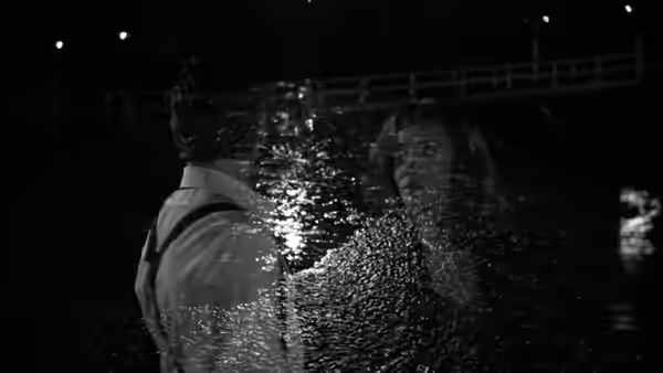 Roman Strauss (Kenneth Branagh) and Margaret Strauss (Emma Thompson) in dark water at night