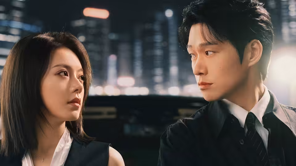 Xu Chi (Zhao Jinmai) and Ye Xinzhi (Wei Daxun) face each other against city lights