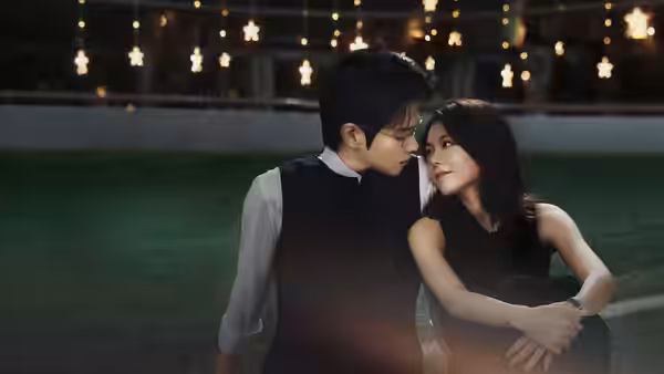 Ye Xinzhi (Wei Daxun) leans toward Xu Chi (Zhao Jinmai) as they sit together outdoors