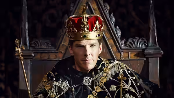 King Richard (Ben Whishaw) sits crowned on an ornate throne