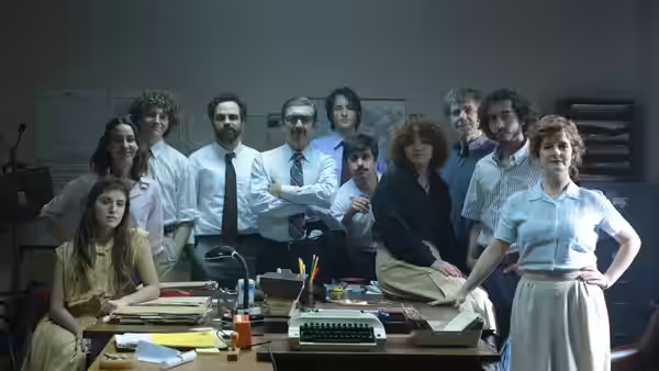 Julio Strassera (Ricardo Darín) and his colleagues gather around desks in a crowded office