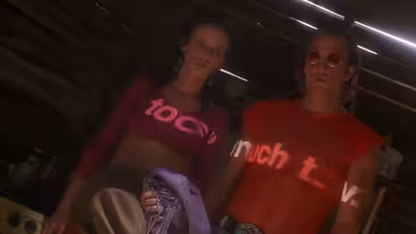 Mallory Knox (Juliette Lewis) and Mickey Knox (Woody Harrelson) in glowing slogan shirts