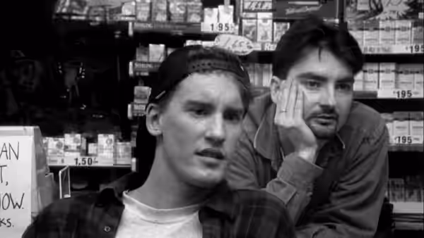 Randal (Jeff Anderson) and Dante (Brian O'Halloran) behind the counter of a convenience store