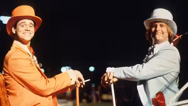Lloyd Christmas (Jim Carrey) and Harry Dunne (Jeff Daniels) in bright suits at night