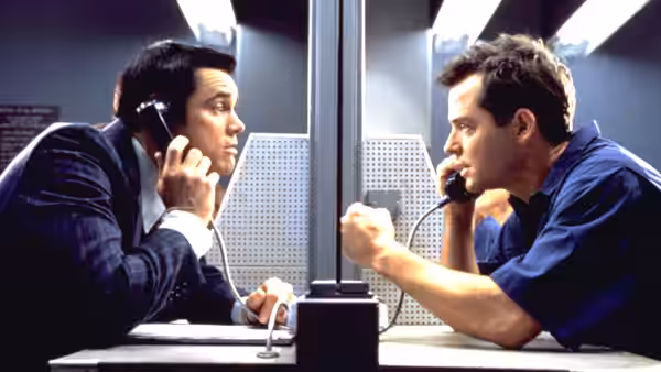 Cable Guy (Jim Carrey) and Steven (Matthew Broderick) talk through adjacent telephone booths