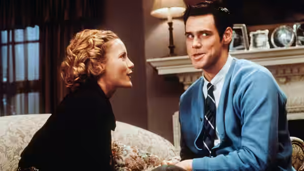 Robin (Leslie Mann) talks with Steven (Matthew Broderick) in a living room