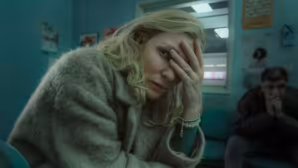 Catherine Ravenscroft (Cate Blanchett) sits with her head in her hand beside a man