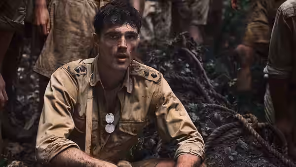 Dorrigo Evans (Jacob Elordi) sits among fellow soldiers and coils of rope