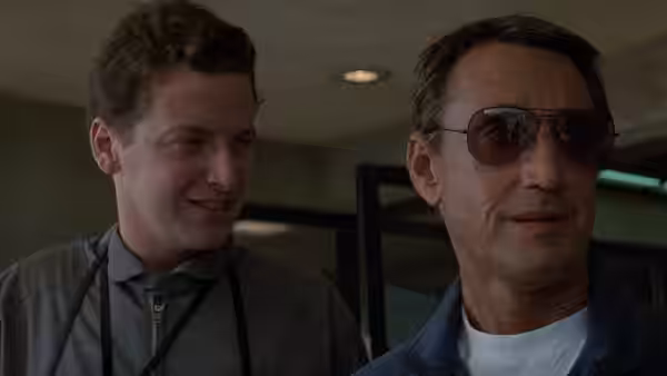 Murphy (Roy Scheider) and Lymangood (Daniel Stern) stand together indoors