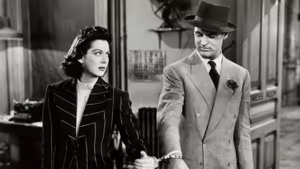 Hildy Johnson (Rosalind Russell) holding hands with Bruce Baldwin (Ralph Bellamy)