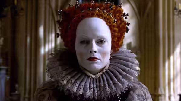 Queen Elizabeth I (Margot Robbie) wears a jeweled crown and ruff