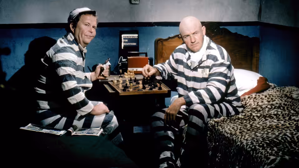 Lex Luthor (Gene Hackman) and Otis (Ned Beatty) play chess in their prison cell