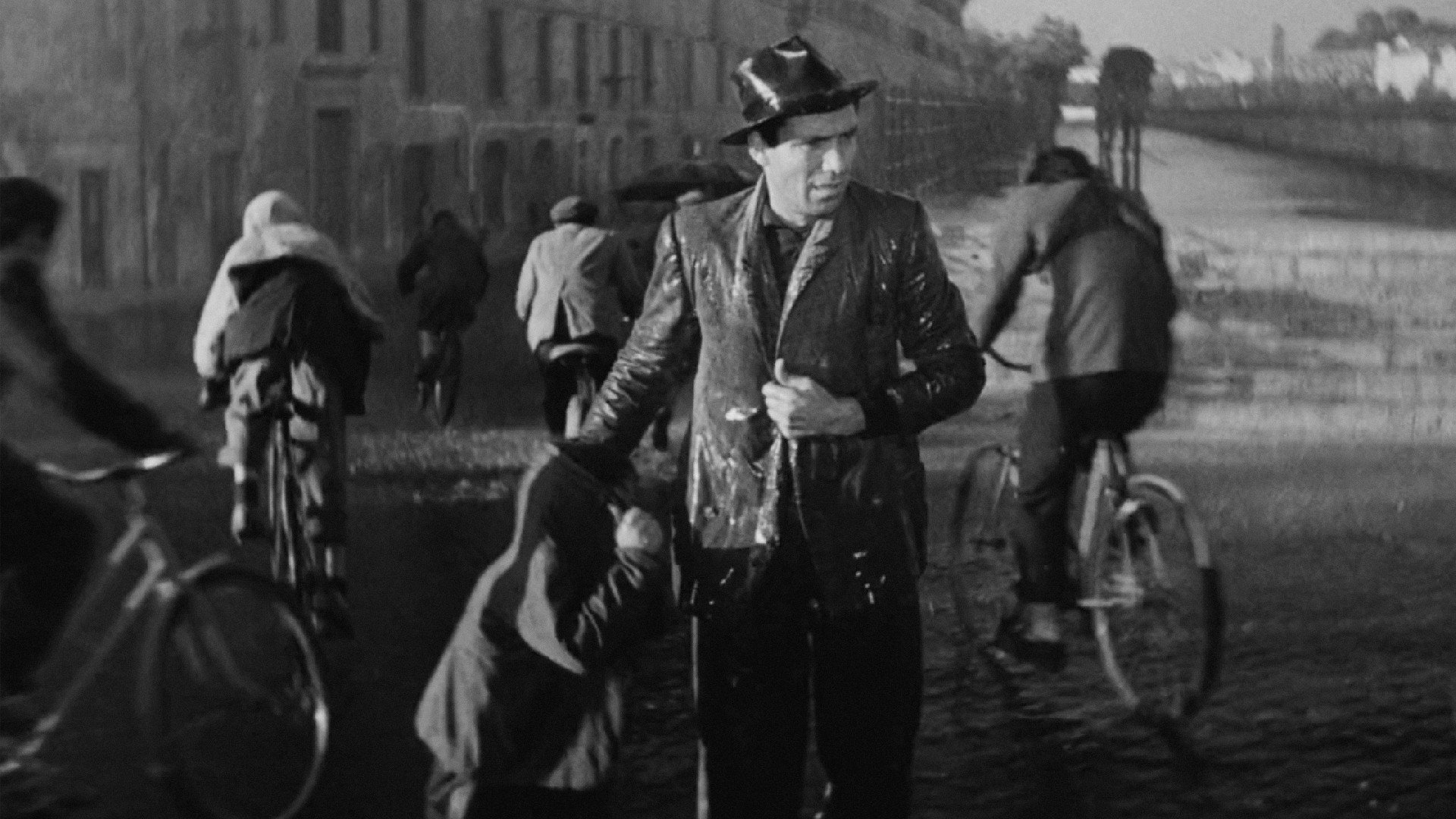 Bicycle Thieves, still 5