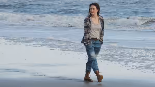 Lydia Howland (Kristen Stewart) walks along the beach beside the surf