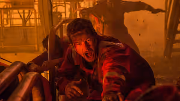 Mike Williams (Mark Wahlberg) crawls through smoke and flames inside the rig