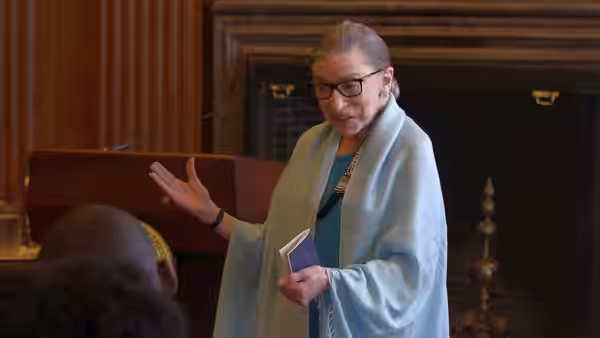 Ruth Bader Ginsburg (Ruth Bader Ginsburg) addresses an audience beside a wooden lectern