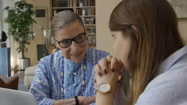 Ruth Bader Ginsburg (Ruth Bader Ginsburg) talks with a young woman in her home
