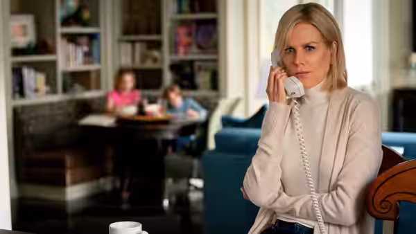 Gretchen Carlson (Nicole Kidman) talks on the phone at home