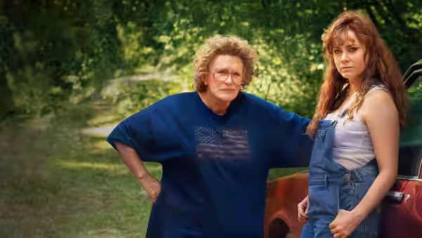 Mamaw (Glenn Close) stands beside Bev (Amy Adams) near a parked car