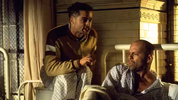 Jeffrey Goines (Brad Pitt) talks to James Cole (Bruce Willis) in a hospital ward