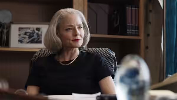 Nancy Hollander (Jodie Foster) sits at her desk in an office