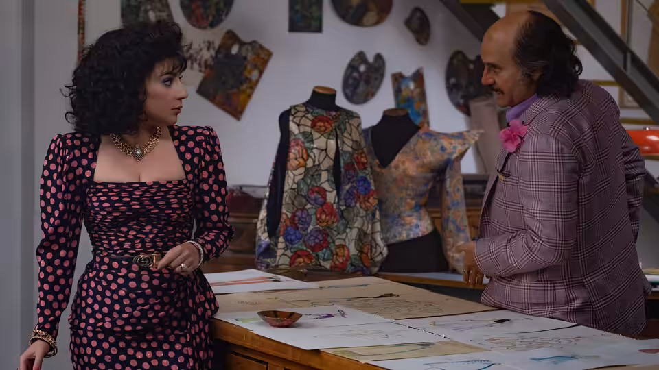 Patrizia Reggiani (Lady Gaga) speaks with Paolo Gucci (Jared Leto) in a fashion design studio
